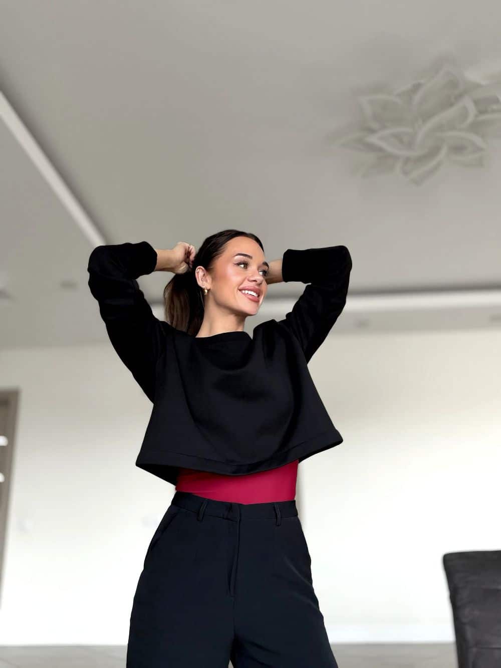 Moteriškas,,NOIR Crop'' džemperis - Image 3