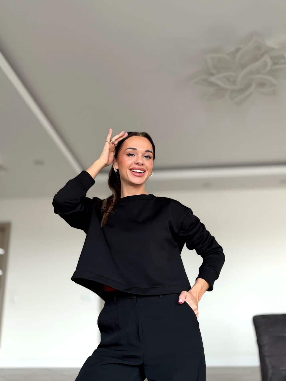 Moteriškas,,NOIR Crop'' džemperis